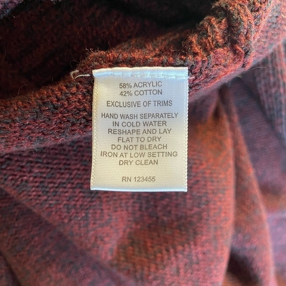 Design Lab tunic style sweater in burgundy with black sleeves. Sz Small - Picture 5 of 6